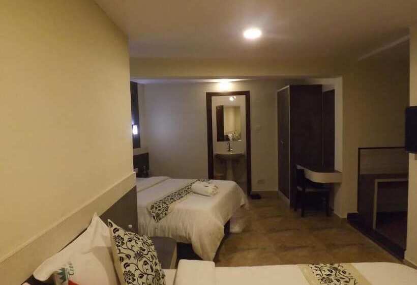 בית מלון כפרי The Majestic Crown