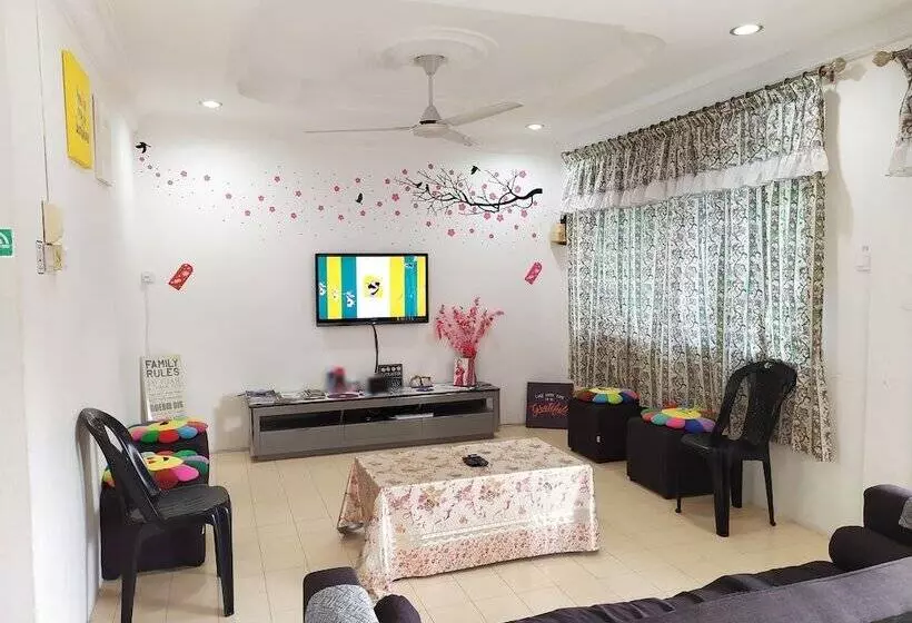 H Homestay Semi D 1000mbps Wifi, Astro & Private Parking