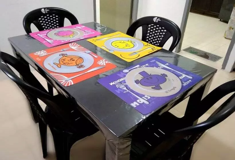 H Homestay Semi D 1000mbps Wifi, Astro & Private Parking