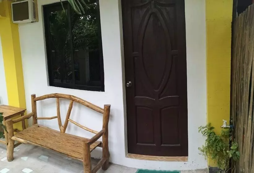 Majatalo Guanna's Place Room And Resto Bar