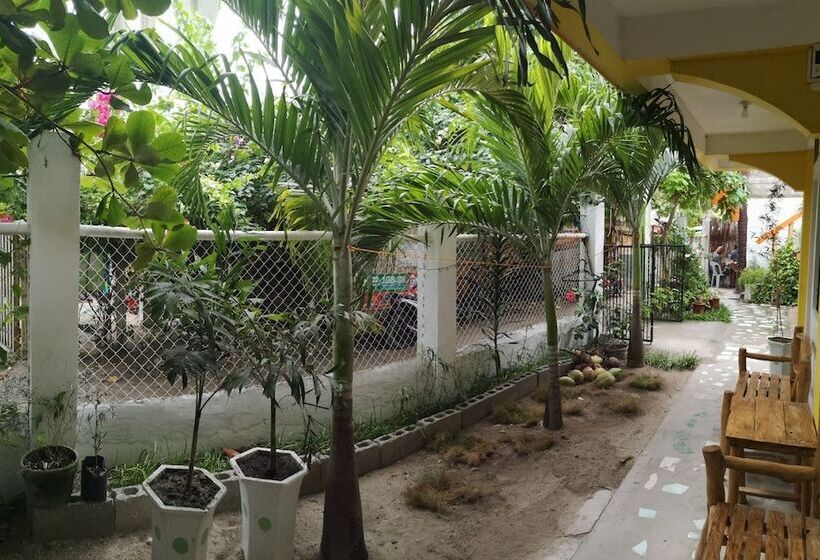 ペンション Guanna's Place Room And Resto Bar