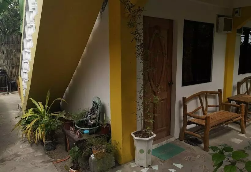 Majatalo Guanna's Place Room And Resto Bar