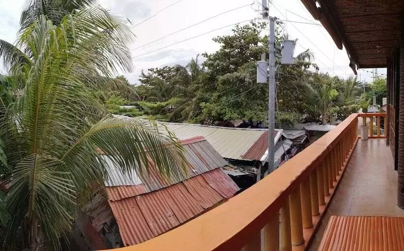 Majatalo Guanna's Place Room And Resto Bar