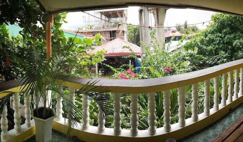 ペンション Guanna's Place Room And Resto Bar