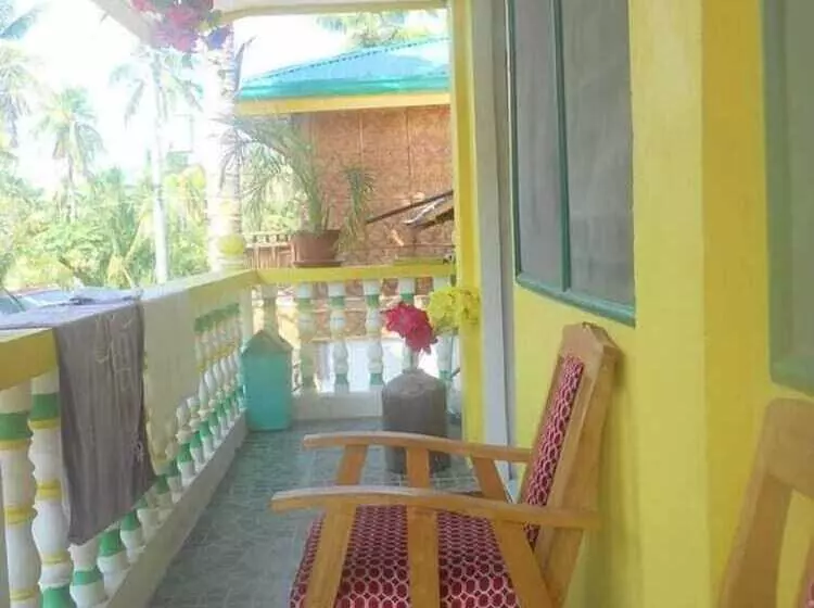 Majatalo Guanna's Place Room And Resto Bar