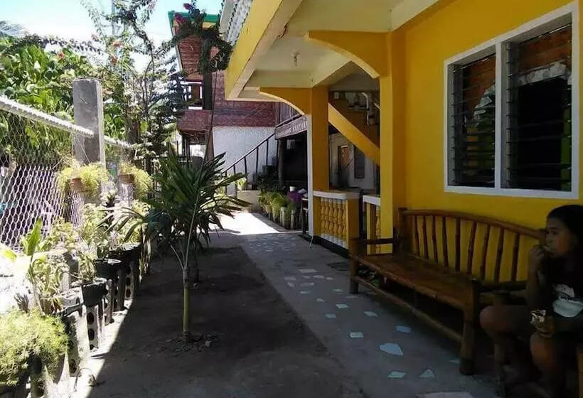 Majatalo Guanna's Place Room And Resto Bar