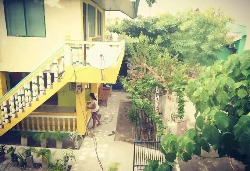 Majatalo Guanna's Place Room And Resto Bar