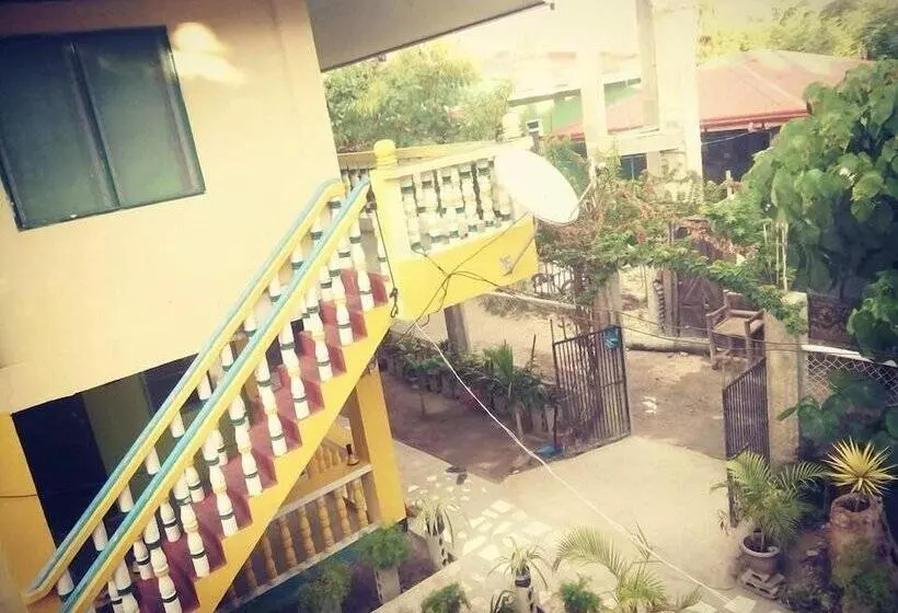 Majatalo Guanna's Place Room And Resto Bar