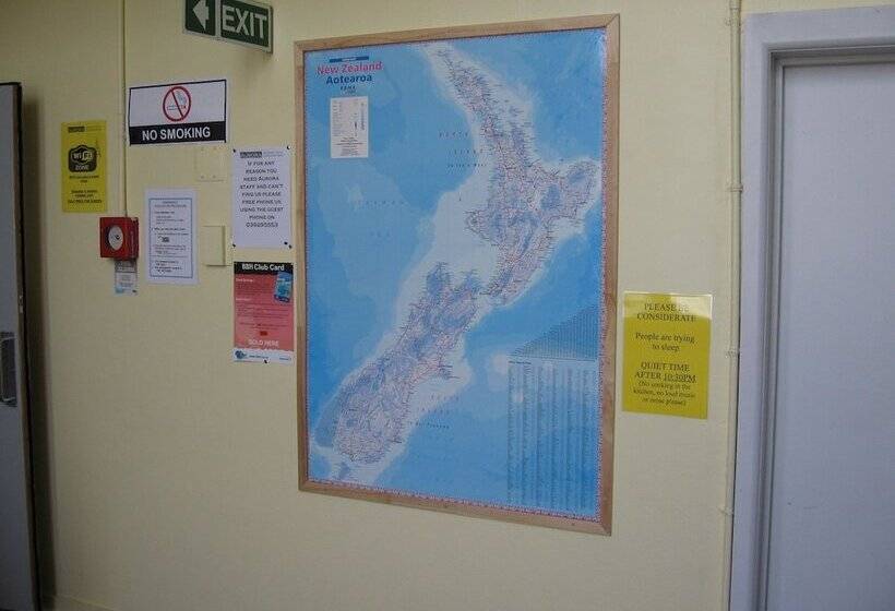 فندق صغير Aurora Backpackers