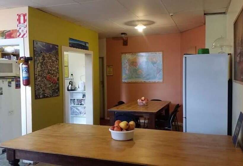 فندق صغير Aurora Backpackers