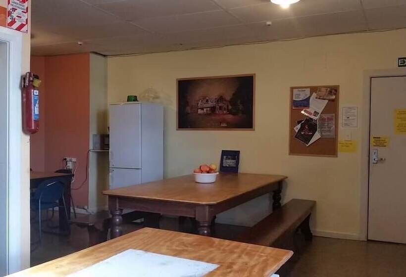 فندق صغير Aurora Backpackers