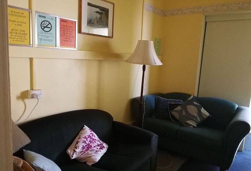 فندق صغير Aurora Backpackers