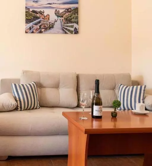 Amon Ra Hotel Family