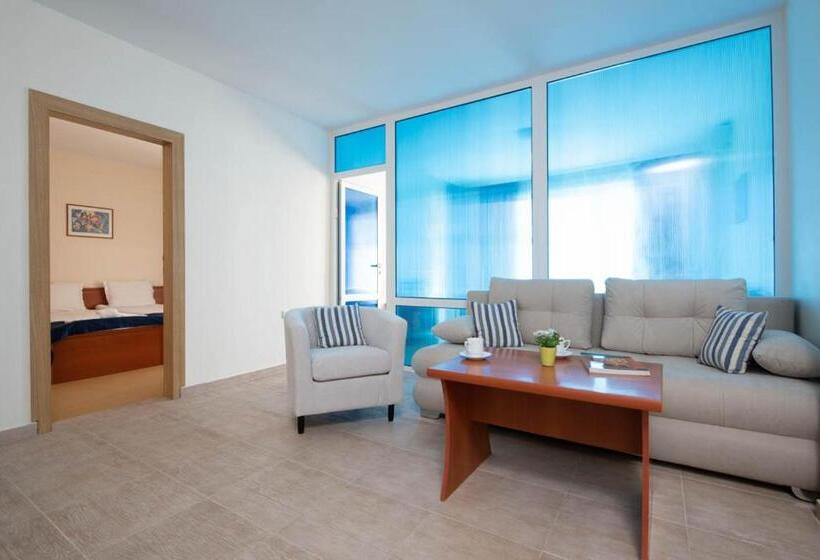 Amon Ra Hotel Family