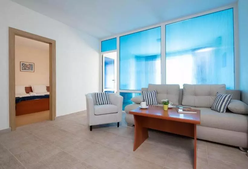 Amon Ra Hotel Family