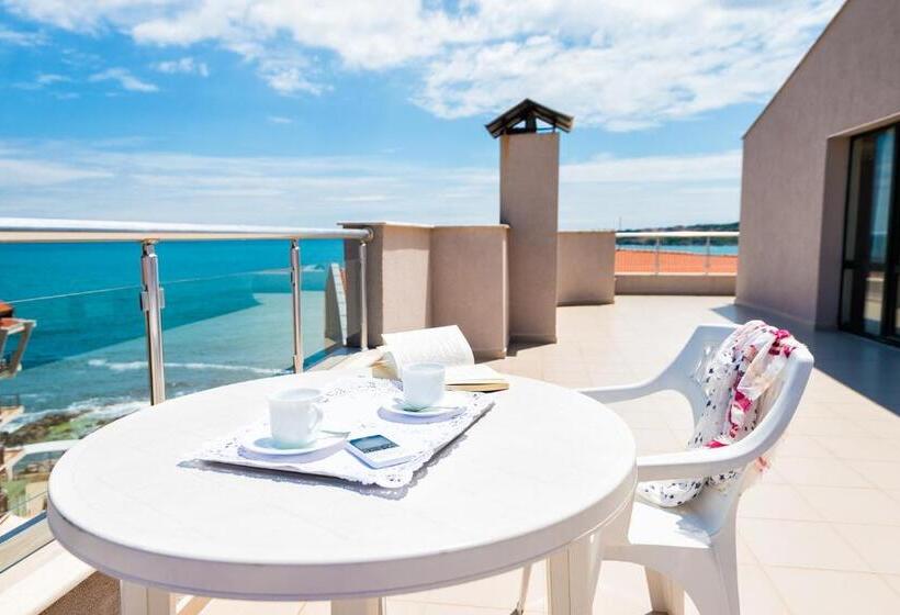 Amon Ra Hotel Family