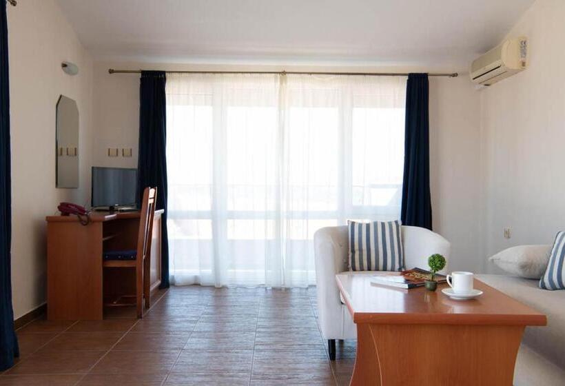 Amon Ra Hotel Family