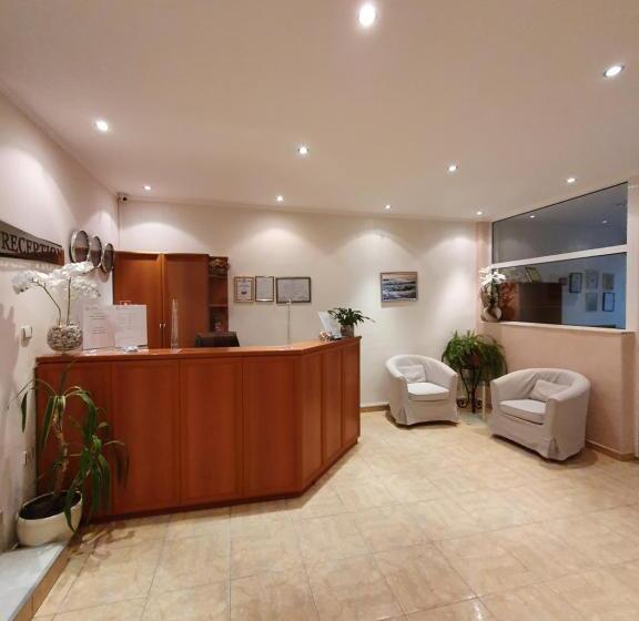 Amon Ra Hotel Family