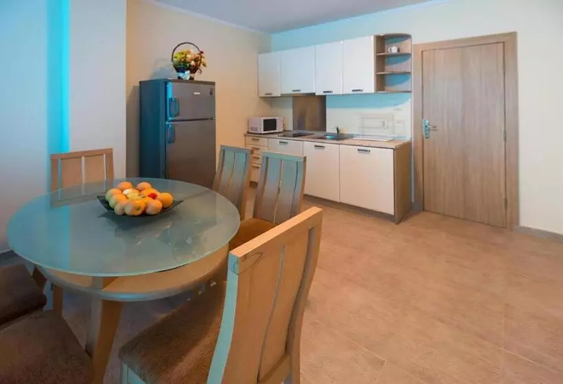 Amon Ra Hotel Family