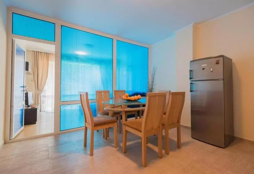 Amon Ra Hotel Family