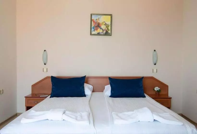 Amon Ra Hotel Family