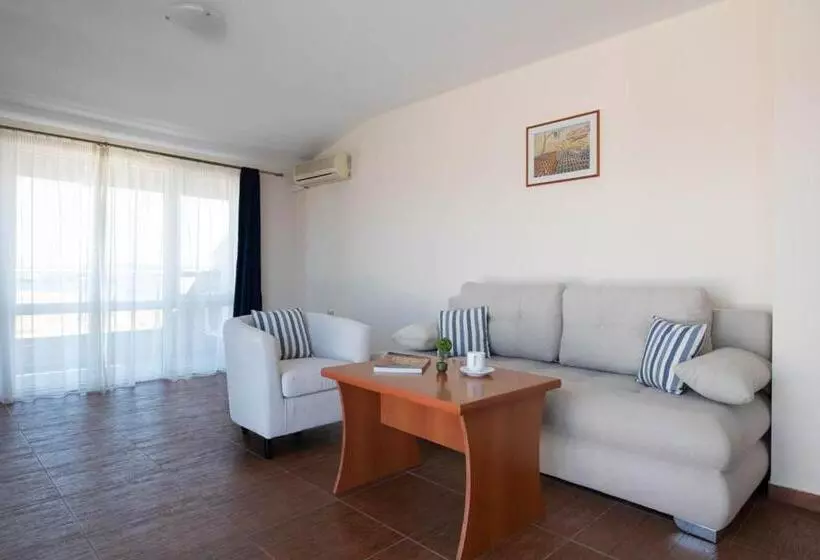 Amon Ra Hotel Family