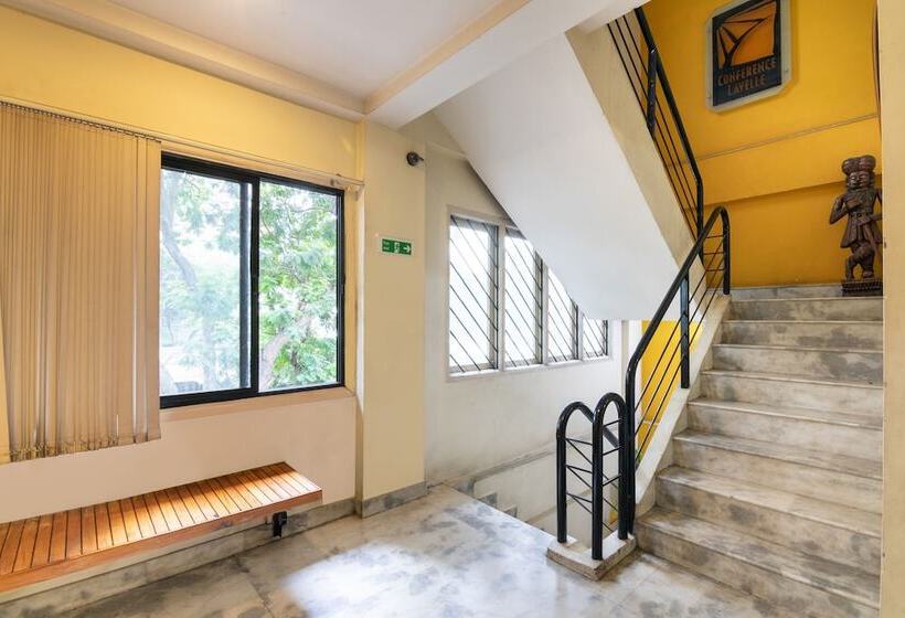 هتل Compact Villa Lavelle