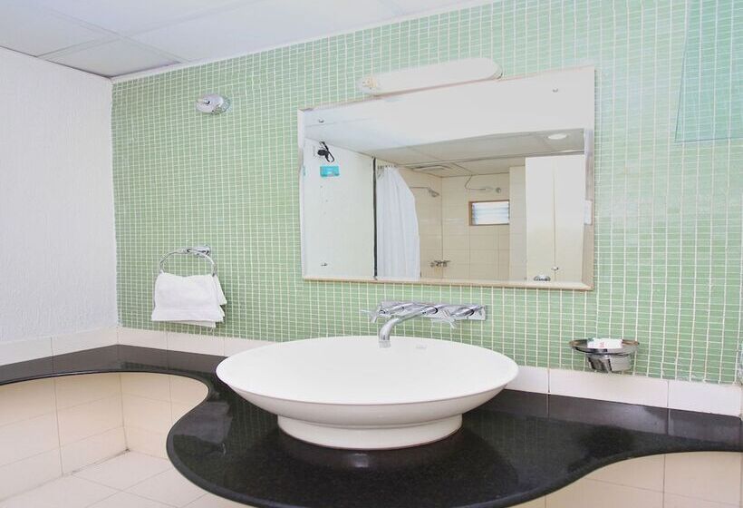 هتل Compact Villa Lavelle