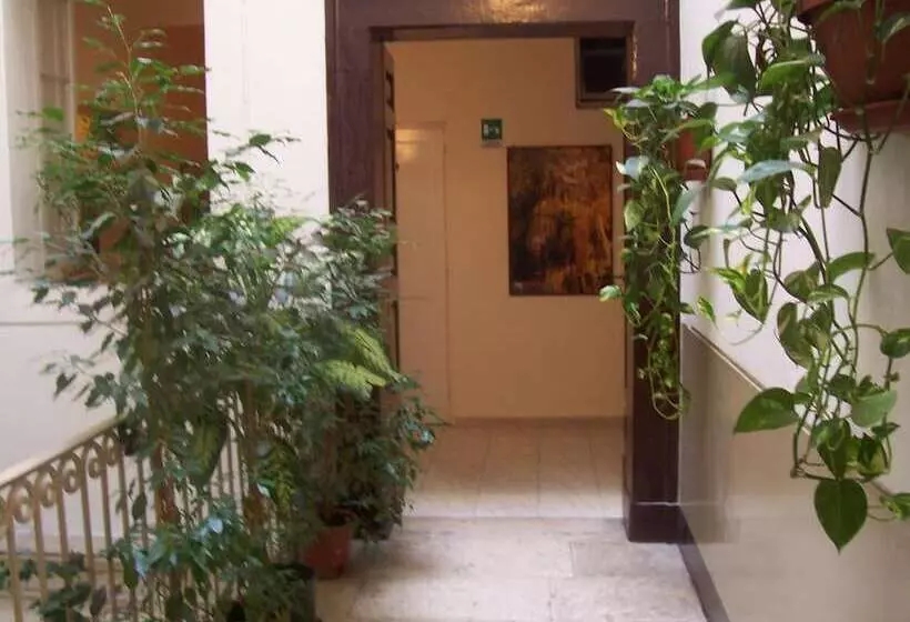 هتل Pensione Romeo