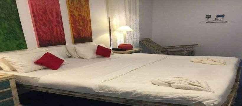 Hotel Room Maangta 320 Morjim Goa