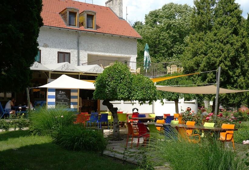 酒店 Tihany Yacht Club