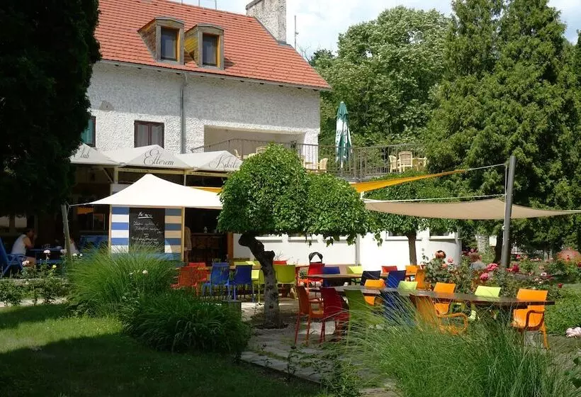 Hotelli Tihany Yacht Club