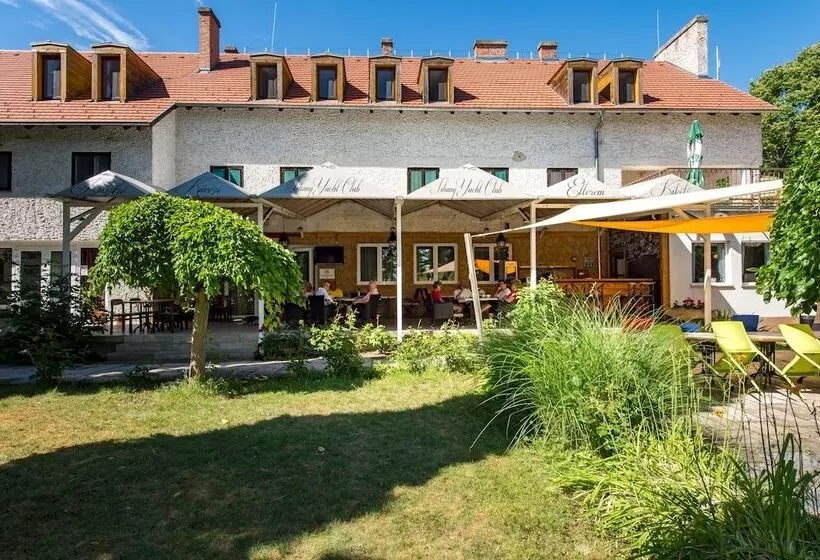 Hotelli Tihany Yacht Club