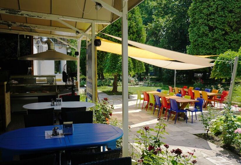 酒店 Tihany Yacht Club