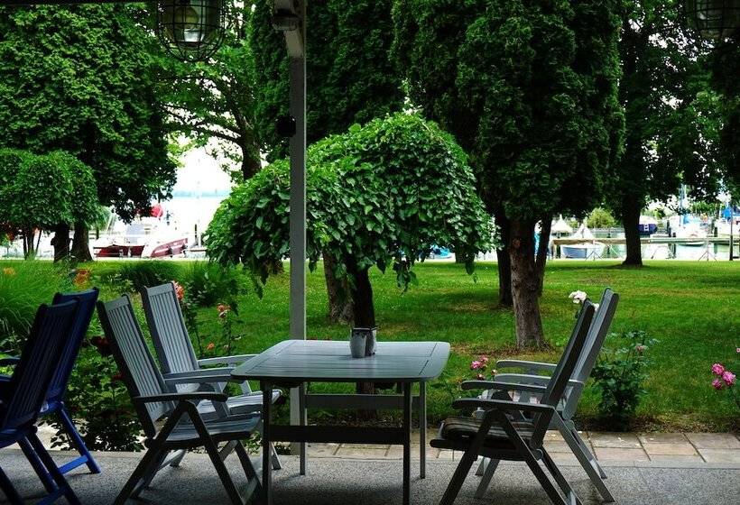 酒店 Tihany Yacht Club