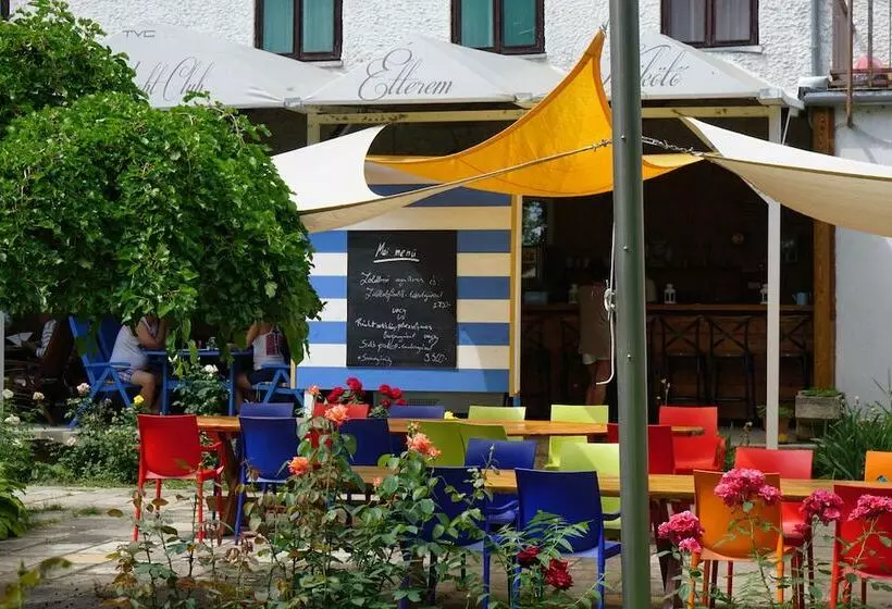 Hotelli Tihany Yacht Club