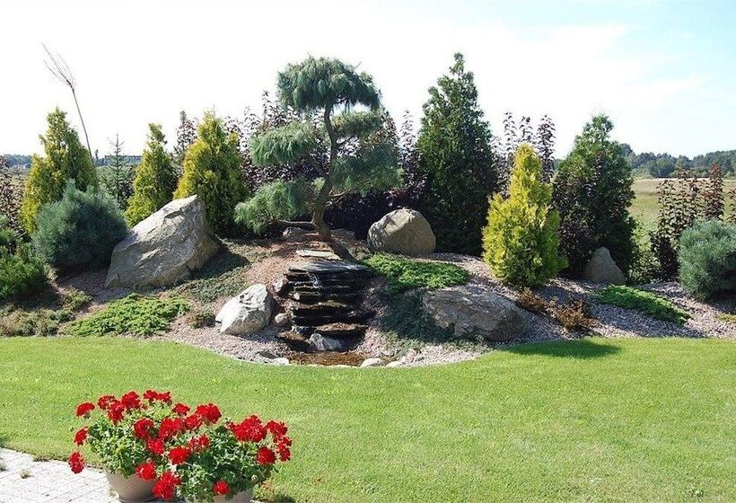 هتل Willa Pod Cyprysami