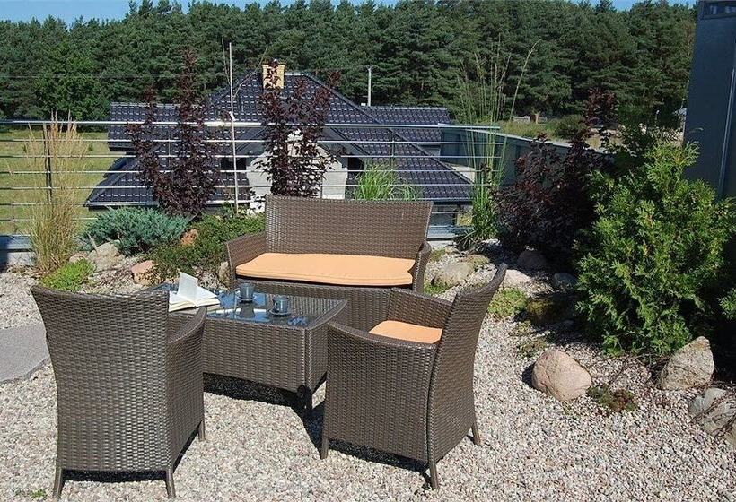 هتل Willa Pod Cyprysami