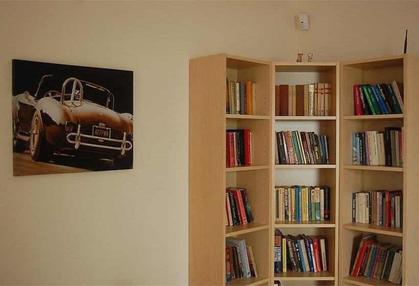 هتل Willa Pod Cyprysami