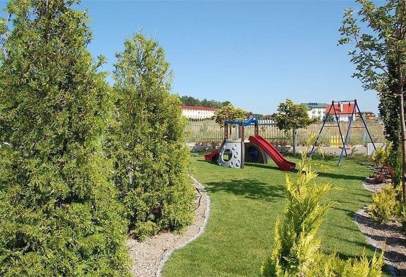 هتل Willa Pod Cyprysami