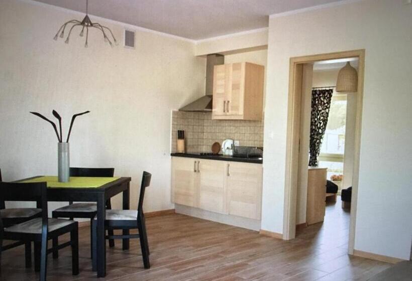 هتل Willa Pod Cyprysami