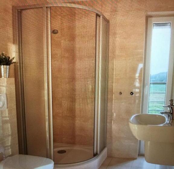 هتل Willa Pod Cyprysami