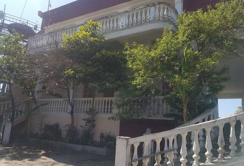 پانسیون El Lizi Guesthouse