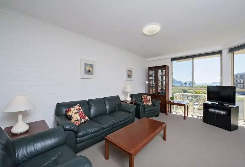 Seaspray 1 4 Intrepid Close Large Unit Only 50 Mtrs To The Waters Edge