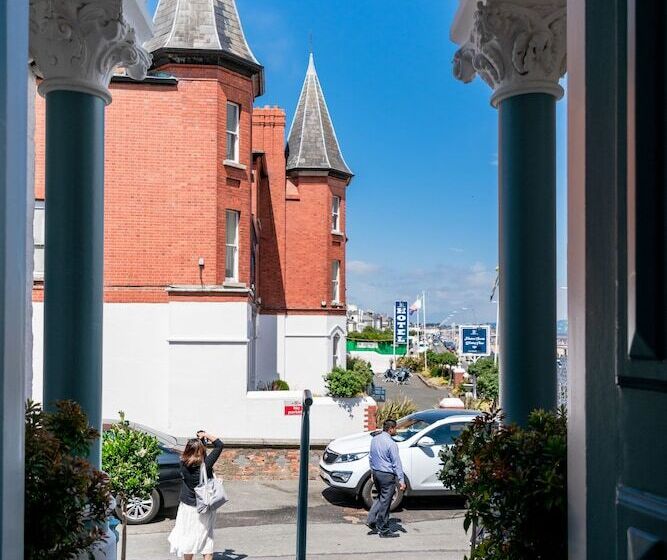 The Strand Hotel, The Former Residence Of Oscar Wilde