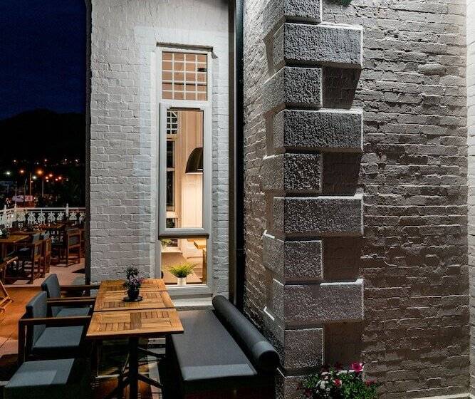 The Strand Hotel, The Former Residence Of Oscar Wilde