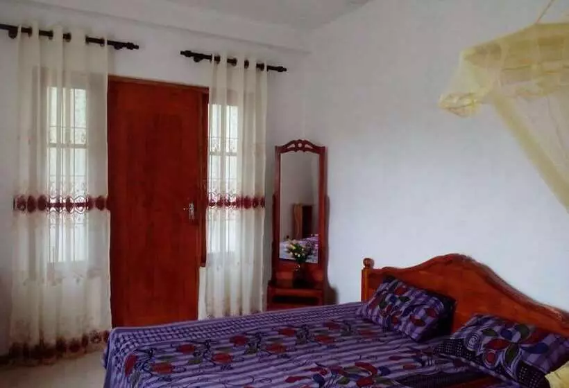 تختخواب و صبحانه House Of Esanya