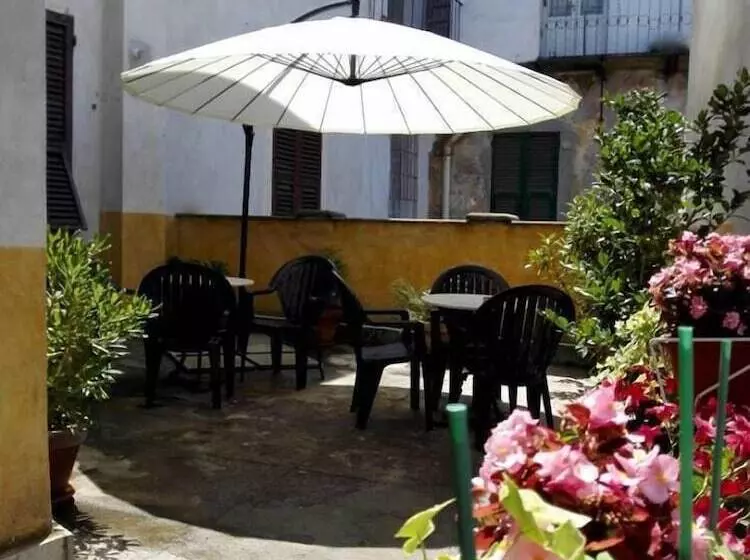 تختخواب و صبحانه Viabasso11 Guest House