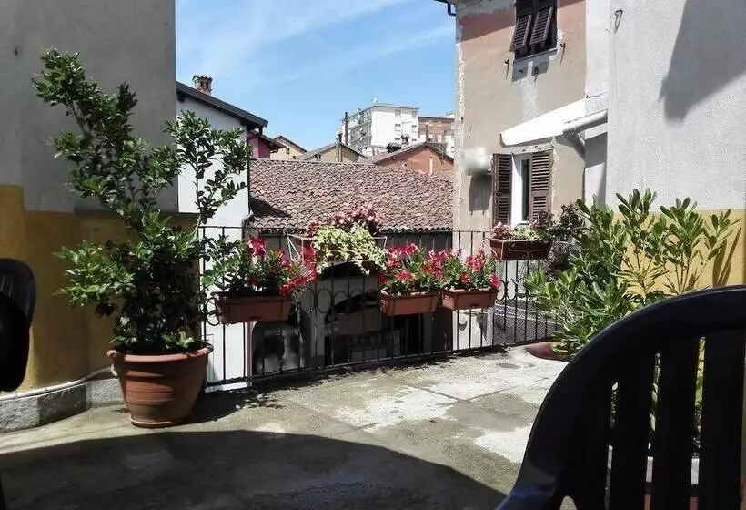تختخواب و صبحانه Viabasso11 Guest House