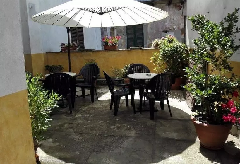 تختخواب و صبحانه Viabasso11 Guest House